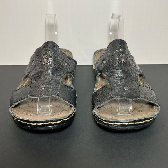 Womens MONTANA Artisan Crafted Perforated Leather Slide Sandals / Size 7 Medium - Picture 2 of 8